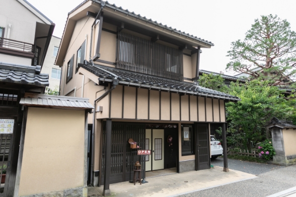 写真スタジオ 電子美術 外観